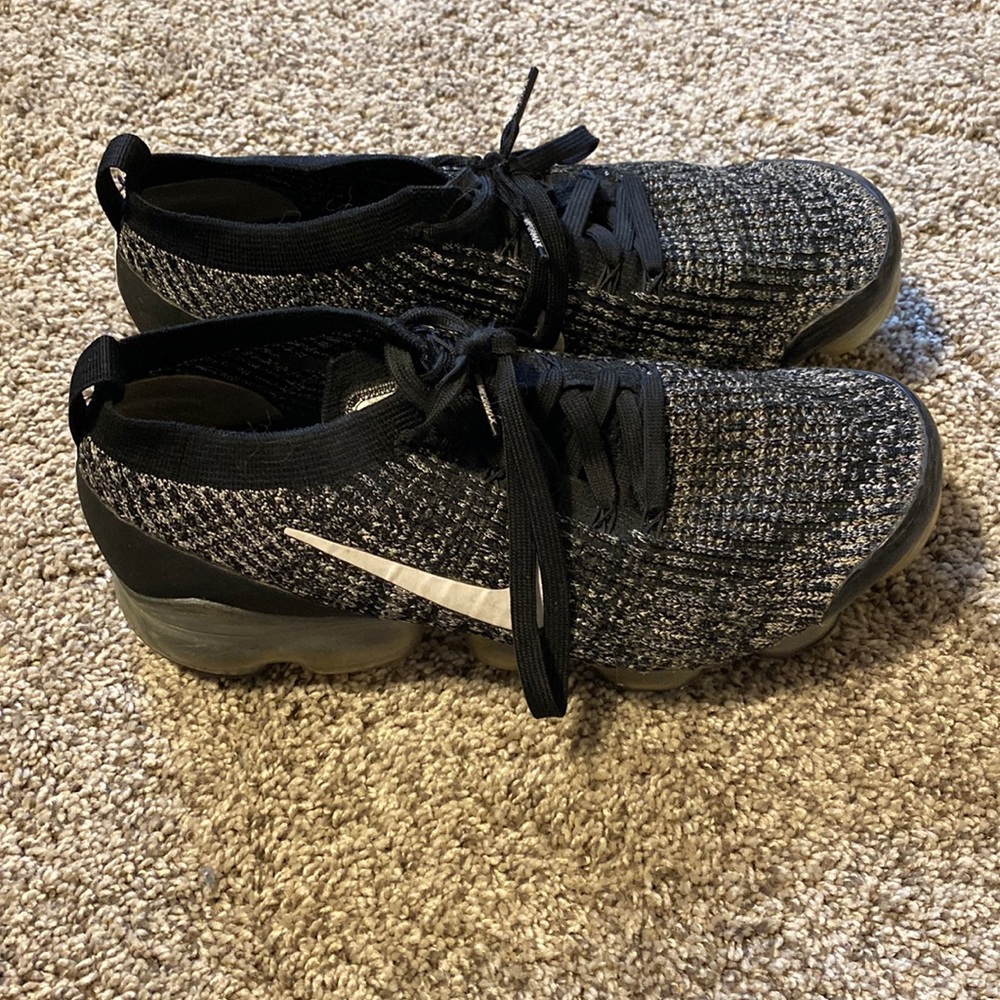 Used-good condition size 9 nike vapormax Oreo color.